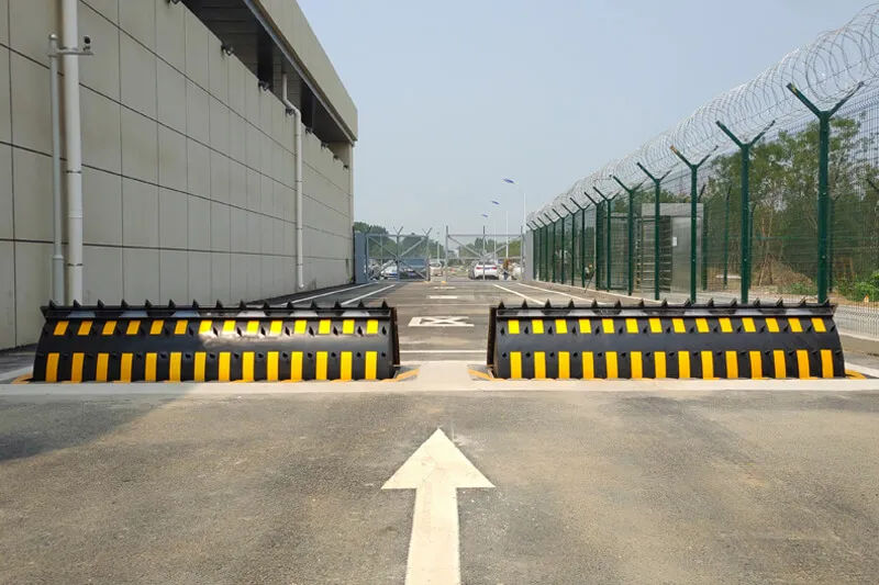 看守所液壓翻板路障機